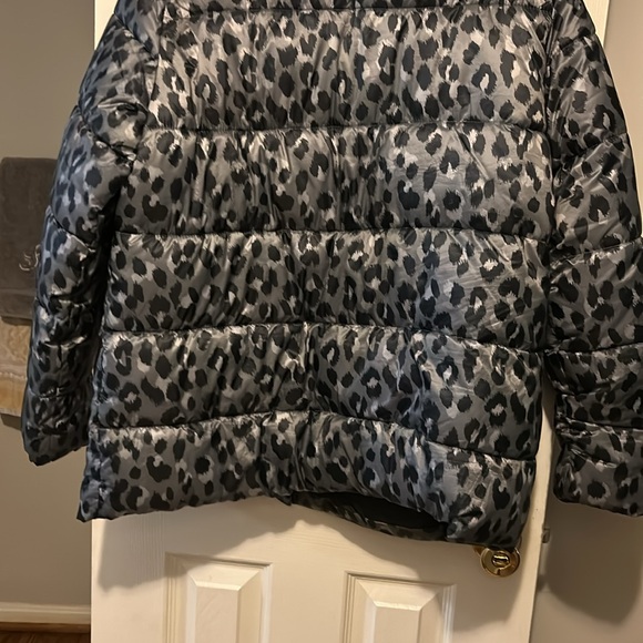 Old Navy animal print puffer size large - Picture 4 of 4